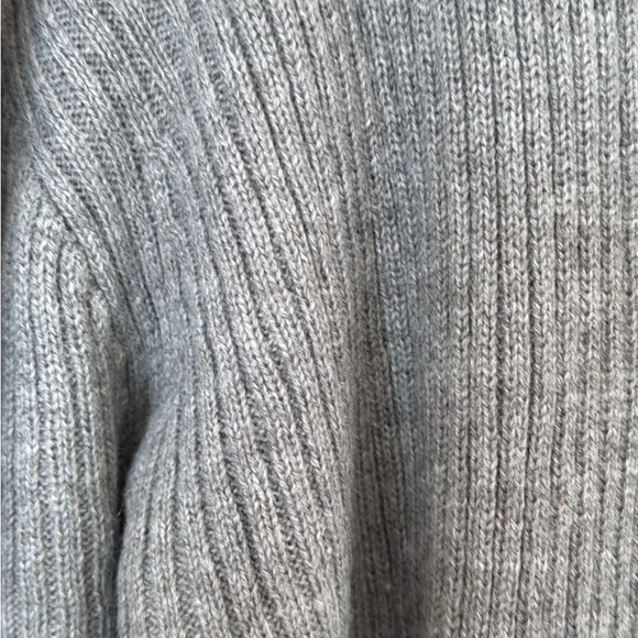 H&M Gray Ribbed Knit Sweater - Picture 5 of 5